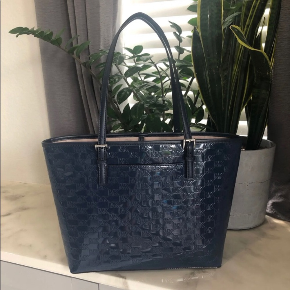 Michael Kors Jet Set Carryall Tote Navy Patent - Picture 2 of 11